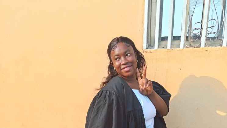 The picture shows a girl who wants to achieve her dreams
