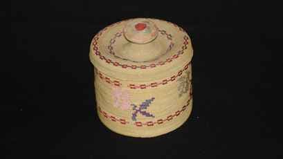 Attu Basket with roses adornment