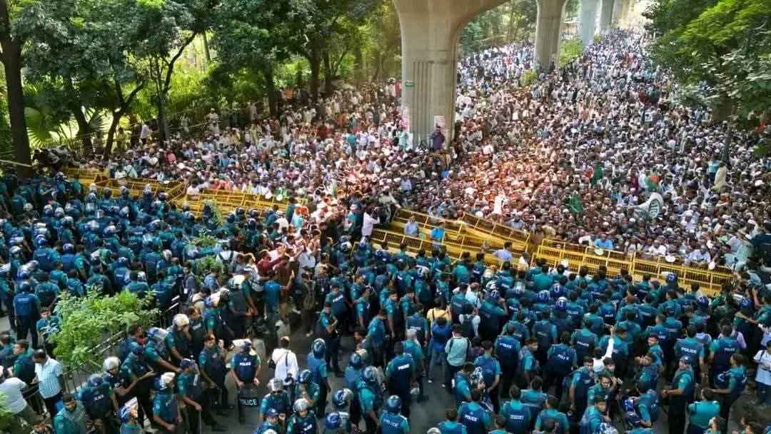 When police were defending teachers ln Dhaka on October 12.