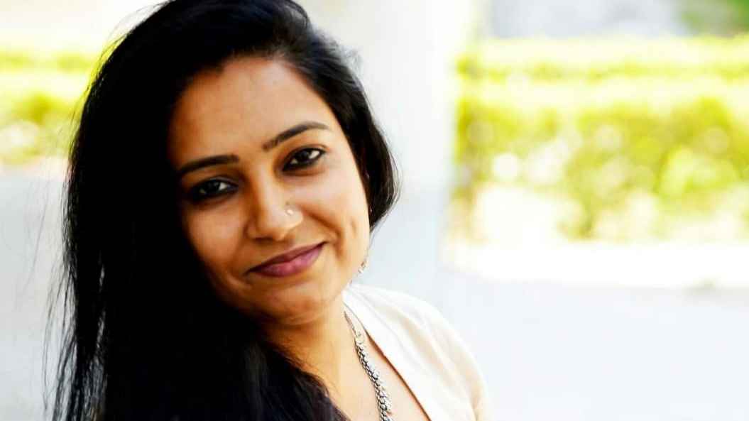 Image of Naheda Shaikh looking at the camera
